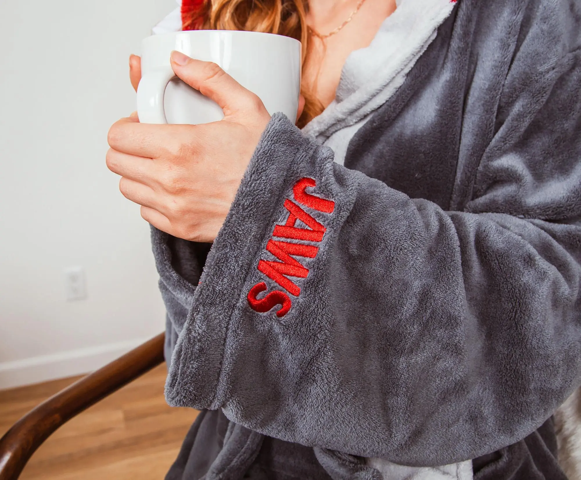 Ukonic JAWS Great White Shark Unisex Hooded Fleece Robe For Adults | One Size Fits Most 4 Ukonic JAWS Great White Shark Unisex Hooded Fleece Robe For Adults | One Size Fits Most - Image 4